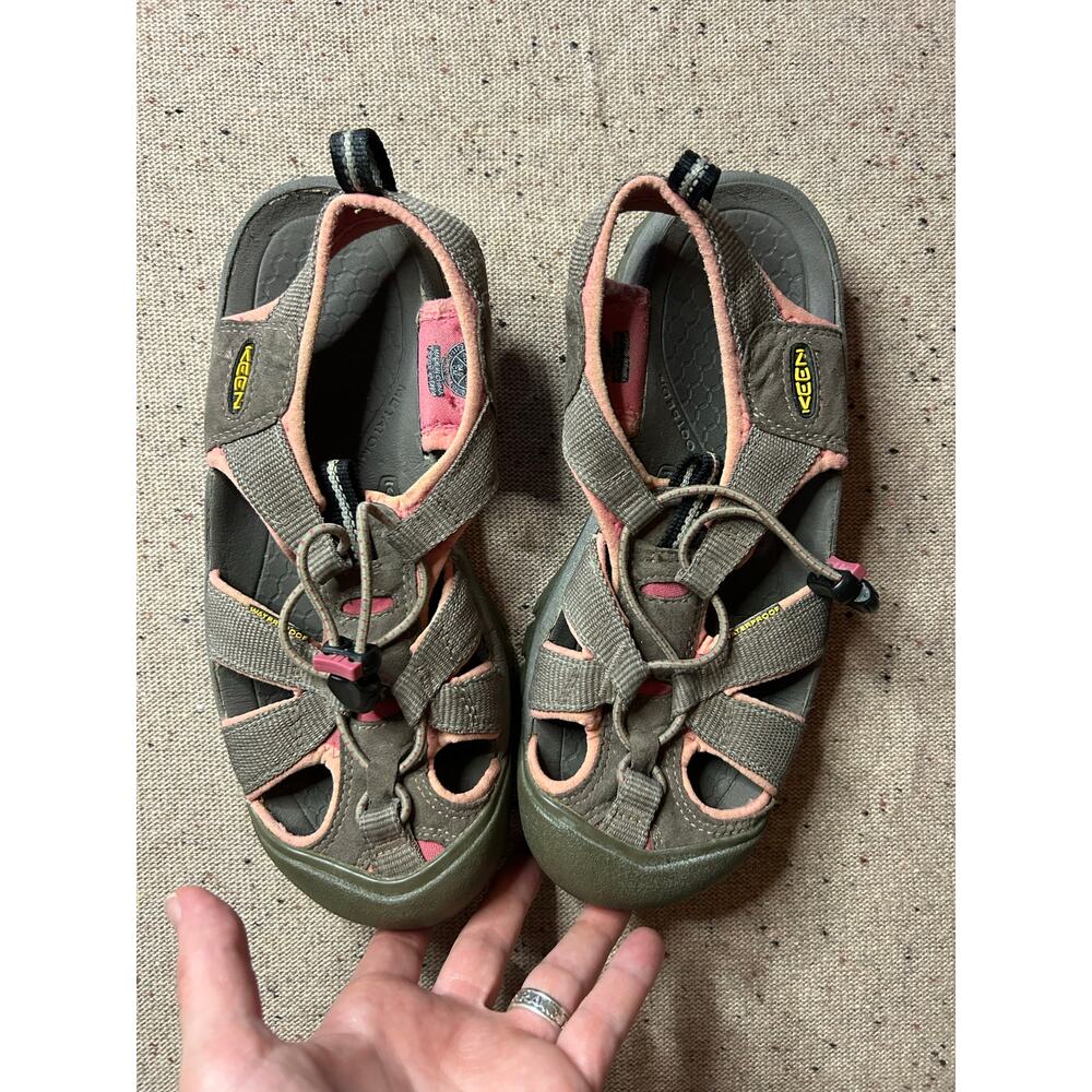 Keen Women’s 7.5 Gray & Pink Sandals Outdoor Hiking Water Shoes